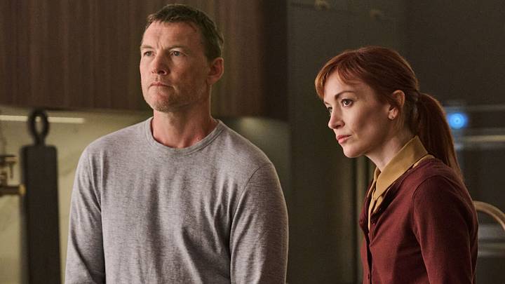 I Will Find You. (L to R) Sam Worthington as David Burroughs and Britt Lower as Rachel Mills behind the scenes of I Will Find You. Cr. CHRISTOS KALOHORIDIS/NETFLIX © 2025 I Will Find You. (L to R) Sam Worthington as David Burroughs and Britt Lower as Rachel Mills behind the scenes of I Will Find You. Cr. CHRISTOS KALOHORIDIS/NETFLIX © 2025