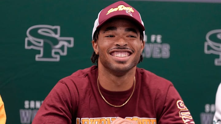 Edmond Santa Fe's Demarius Robinson smiles during a signing day ceremony at Edmond Santa Fe High School in Edmond, Okla., Wednesday, Dec., 4, 2024. Edmond Santa Fe's Demarius Robinson smiles during a signing day ceremony at Edmond Santa Fe High School in Edmond, Okla., Wednesday, Dec., 4, 2024.