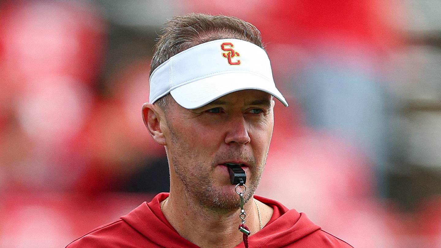 USC Bowl Projection Looms Large With Questions About Lincoln Riley's Future