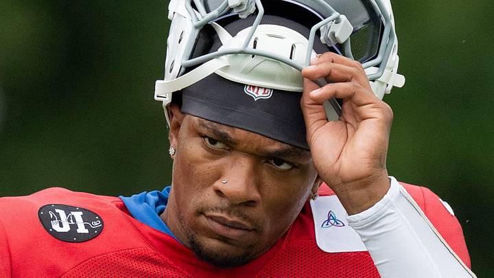 Indianapolis Colts quarterback Anthony Richardson Sr. prepares to warm up