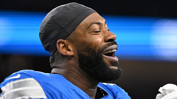 Detroit Lions defensive end Za'Darius Smith (99) laughs as he walks off the field in the second quarter against the Bears 