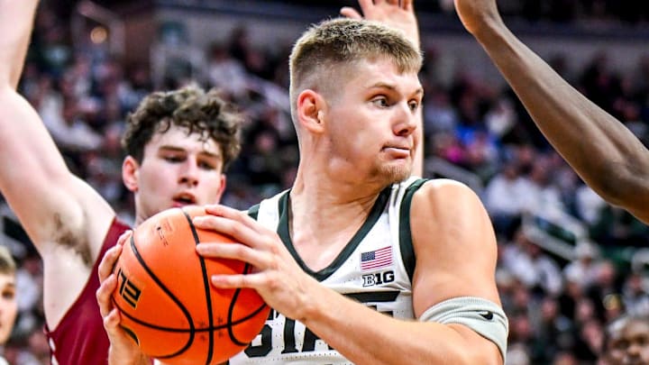 Michigan State's Jaxon Kohler looks to pass against Colgate during the second half on Monday, Nov. 3, 2025, at the Breslin Center in East Lansing. Michigan State's Jaxon Kohler looks to pass against Colgate during the second half on Monday, Nov. 3, 2025, at the Breslin Center in East Lansing.