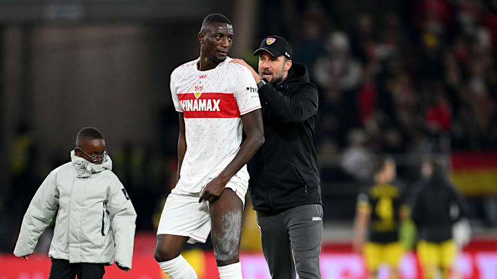 Sebastian Hoeneß (rechts) hofft auf einen Verbleib von Torjäger Serhou Guirassy