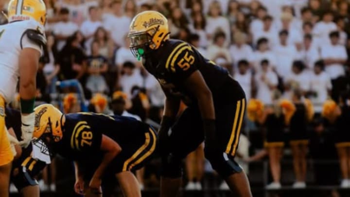 2027 offensive line prospect Avery Michael.