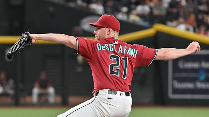 Jul 1, 2025; Phoenix, Arizona, USA; Arizona Diamondbacks pitcher Anthony DeSclafani (21) throws in the ninth inning against the San Francisco Giants at Chase Field. Mandatory Credit: Matt Kartozian-Imagn Images Jul 1, 2025; Phoenix, Arizona, USA; Arizona Diamondbacks pitcher Anthony DeSclafani (21) throws in the ninth inning against the San Francisco Giants at Chase Field. Mandatory Credit: Matt Kartozian-Imagn Images