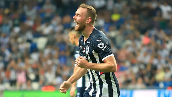 El holandés Vincent Janssen dejó atrás su sequía goleadora al convertir el segundo tanto en la victoria 2-0 de Rayados sobre Xolos. El holandés Vincent Janssen dejó atrás su sequía goleadora al convertir el segundo tanto en la victoria 2-0 de Rayados sobre Xolos.