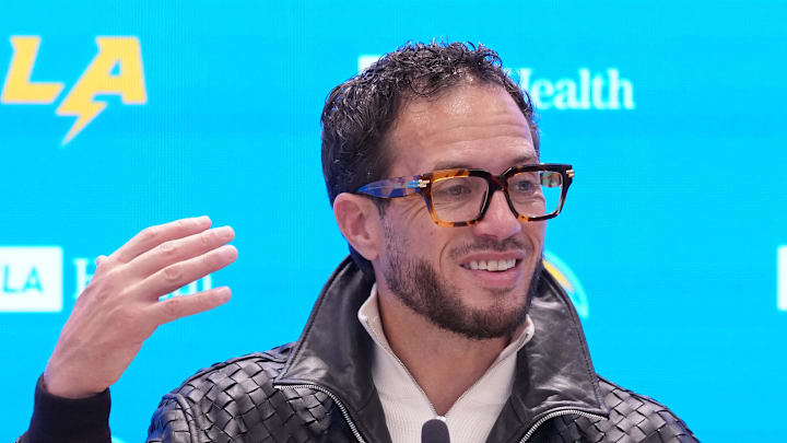 Chargers OC Mike McDaniel