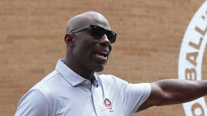 Hall of Fame member Ronde Barber enters the ceremonies at the Pro Football Hall of Fame-Class of 2025 enshrinement ceremonies