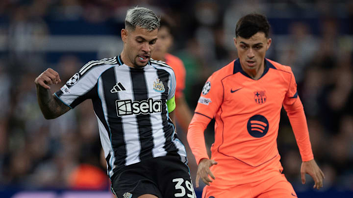 El brasileño Bruno Guimaraes y Pedri González durante la fase de liga