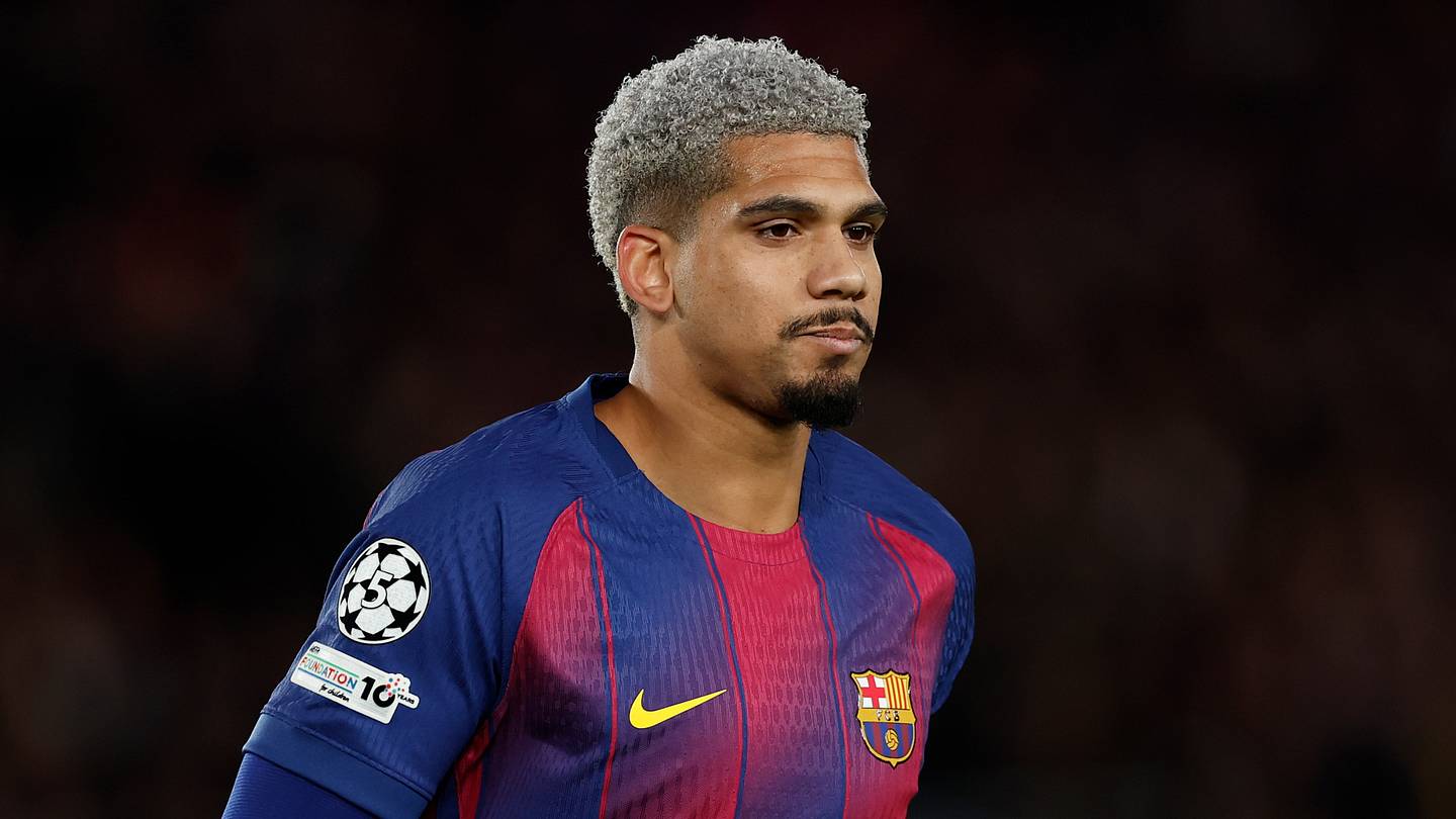 Ronald Araújo, difensore uruguaiano, lascia Barça e si trasferisce in prestito a Liverpool per la stagione 2026-27, immagine di approfondimento