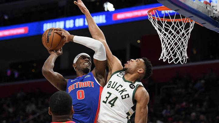 Jan 23, 2023; Detroit, Michigan, USA; Detroit Pistons center Jalen Duran (0) is fouled by Milwaukee Bucks forward Giannis Antetokounmpo (34) while driving to the basket in the second quarter at Little Caesars Arena. Mandatory Credit: Lon Horwedel-USA TODAY Sports Jan 23, 2023; Detroit, Michigan, USA; Detroit Pistons center Jalen Duran (0) is fouled by Milwaukee Bucks forward Giannis Antetokounmpo (34) while driving to the basket in the second quarter at Little Caesars Arena. Mandatory Credit: Lon Horwedel-USA TODAY Sports