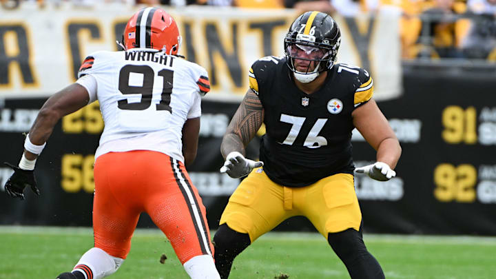 Oct 12, 2025; Pittsburgh, Pennsylvania, USA; Pittsburgh Steelers offensive lineman Troy Fautanu (76) pass blocks against Cleveland Browns defensive end Alex Wright (91) during the second quarter at Acrisure Stadium. Mandatory Credit: Barry Reeger-Imagn Images