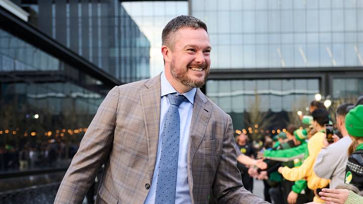 Nov 14, 2025; Eugene, Oregon, USA; Oregon Ducks head coach Dan Lanning high fives fans before a game between the Oregon Ducks and the Minnesota Golden Gophers at Autzen Stadium. Mandatory Credit: Troy Wayrynen-Imagn Images Nov 14, 2025; Eugene, Oregon, USA; Oregon Ducks head coach Dan Lanning high fives fans before a game between the Oregon Ducks and the Minnesota Golden Gophers at Autzen Stadium. Mandatory Credit: Troy Wayrynen-Imagn Images