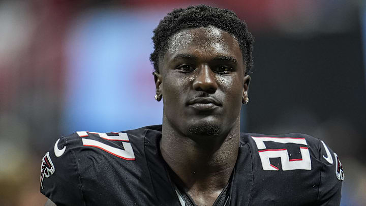 Atlanta Falcons linebacker James Pearce Jr. 