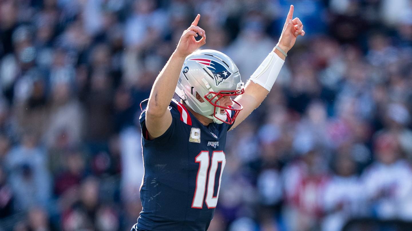 Patriots Battle Buccaneers in High-Stakes 'Tom Brady Bowl'