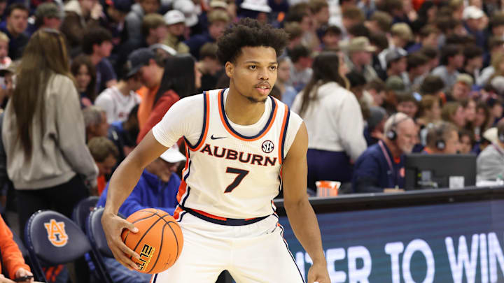 Auburn Tigers guard Keyshawn Hall leads the team in scoring at 21.8 points per game heading to play the Arizona Wildcats.