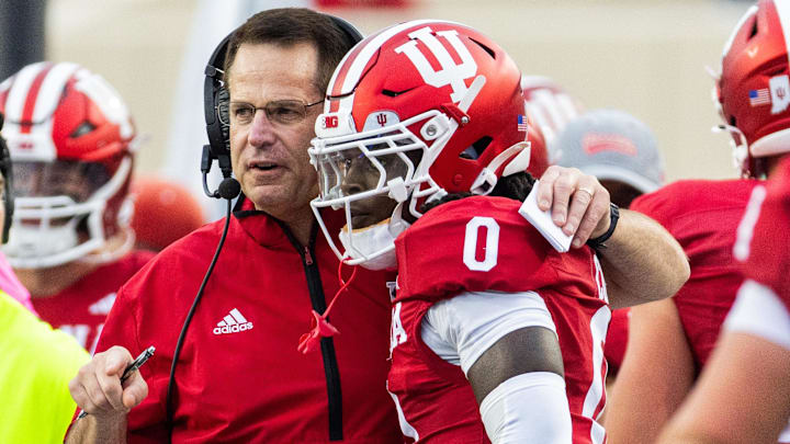 Indiana Hoosiers head coach Curt Cignetti talks with wide receiver Andison Coby (0) against Western Illinois at Memorial Stadium. Indiana Hoosiers head coach Curt Cignetti talks with wide receiver Andison Coby (0) against Western Illinois at Memorial Stadium.