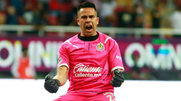 Si Miguel Jiménez se queda con la titularidad en Chivas, se necesitará alguien que le haga competencia en el arco. Si Miguel Jiménez se queda con la titularidad en Chivas, se necesitará alguien que le haga competencia en el arco.