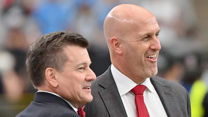 Oct 5, 2025; Glendale, Arizona, USA; Arizona Cardinals owner Michael J. Bidwill and general manager Monti Ossenfort on the sidelines before their game against the Tennessee Titans at State Farm Stadium. Mandatory Credit: Matt Kartozian-Imagn Images Oct 5, 2025; Glendale, Arizona, USA; Arizona Cardinals owner Michael J. Bidwill and general manager Monti Ossenfort on the sidelines before their game against the Tennessee Titans at State Farm Stadium. Mandatory Credit: Matt Kartozian-Imagn Images