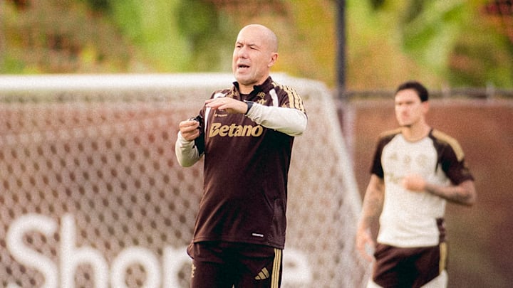 Leonardo Jardim inicia nova fase no Flamengo e pode abrir espaço para jogadores que tinham menos minutos com Filipe Luís