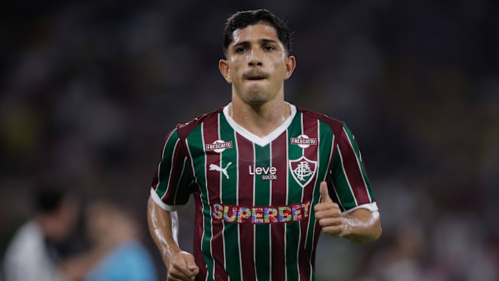 Savarino deveria ser a escolha natural na ausência de Acosta