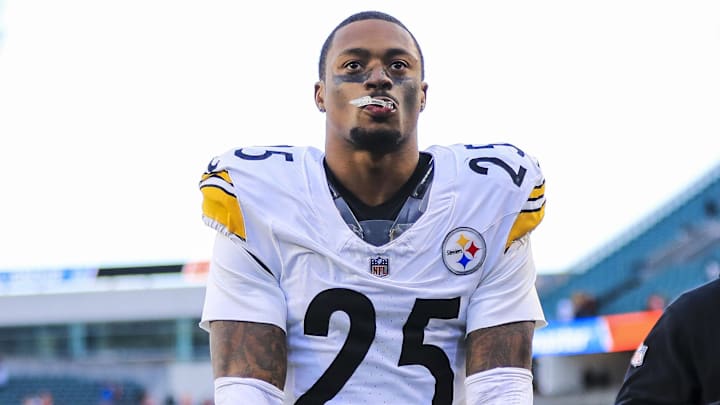 Dec 1, 2024; Cincinnati, Ohio, USA; Pittsburgh Steelers safety DeShon Elliott (25) runs off the field after the victory over the Cincinnati Bengals at Paycor Stadium. Mandatory Credit: Katie Stratman-Imagn Images