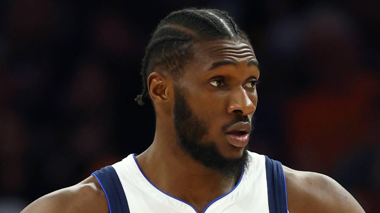 Mavericks' Moussa Cisse-Dwight Powell battle shouldn't even happen