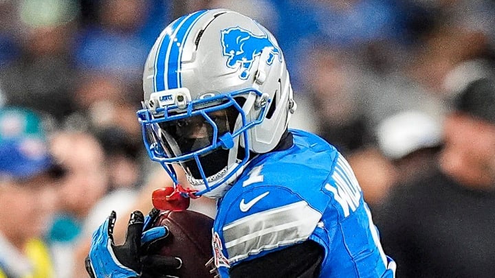Detroit Lions wide receiver Jameson Williams (1) makes a catch.