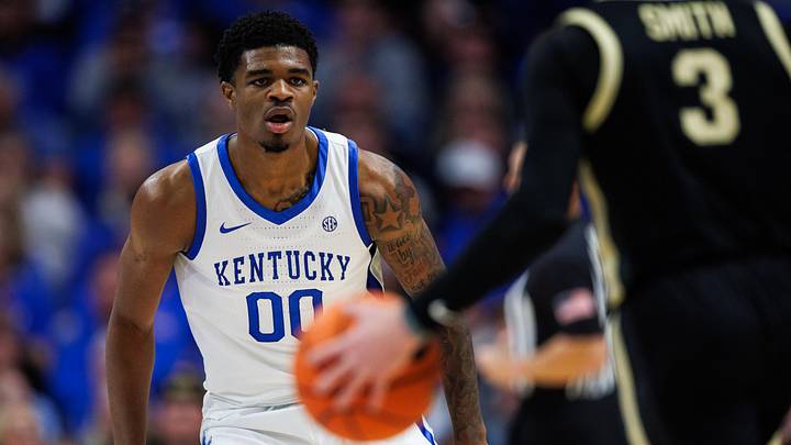 Oct 24, 2025; Lexington, KY, USA; Kentucky Wildcats guard Otega Oweh (00) defends against Purdue Boilermakers guard Braden Smith (3) during the second half at Rupp Arena at Central Bank Center. Mandatory Credit: Jordan Prather-Imagn Images Oct 24, 2025; Lexington, KY, USA; Kentucky Wildcats guard Otega Oweh (00) defends against Purdue Boilermakers guard Braden Smith (3) during the second half at Rupp Arena at Central Bank Center. Mandatory Credit: Jordan Prather-Imagn Images