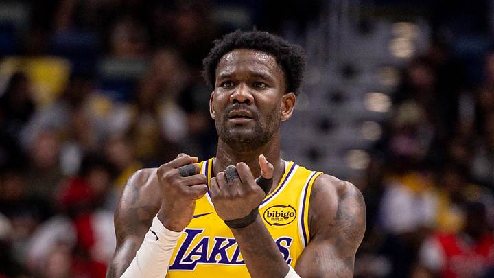Los Angeles Lakers center Deandre Ayton