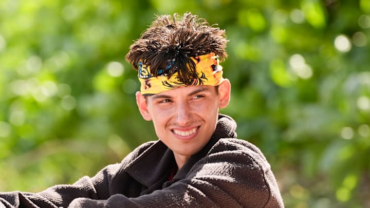 “The Blood Moon” – A mysterious boat arrives delivering an exciting message, “Drop your buffs!” A mad dash ensues when castaways discover that an advantage is hidden deep in the jungle. This week’s mouthwatering challenge reward lifts spirits, but only briefly. A true Survivor first, the dreaded blood moon leads to a historic tribal council, on SURVIVOR 50. Photo: Robert Voets/CBS ©2025 CBS Broadcasting, Inc. All Rights Reserved.