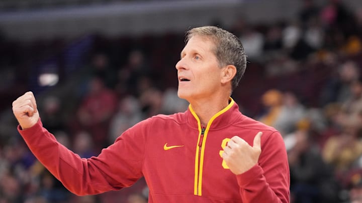 Mar 11, 2026; Chicago, IL, USA; Southern California Trojans head coach Eric Musselman gestures to his team against the Washington Huskies during the first half at United Center. Mandatory Credit: David Banks-Imagn Images