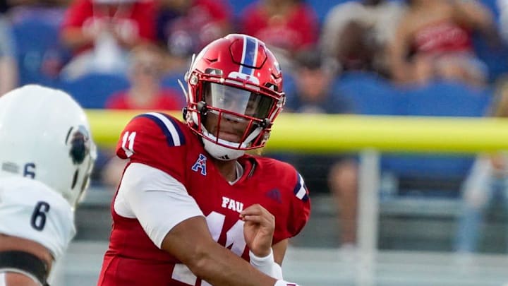 Florida Atlantic quarterback Casey Thompson (11) passes during the second quarter against Monmouth