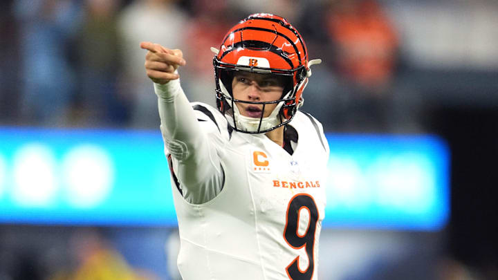 Cincinnati Bengals quarterback Joe Burrow shouts a play at this teammates.