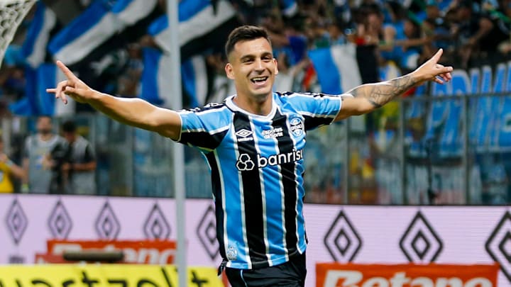 Meio-campista foi destaque diante do São Luiz