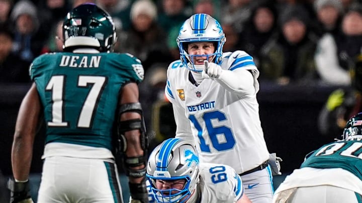 Detroit Lions quarterback Jared Goff talks to teammates before taking the snap from center Graham Glasgow 