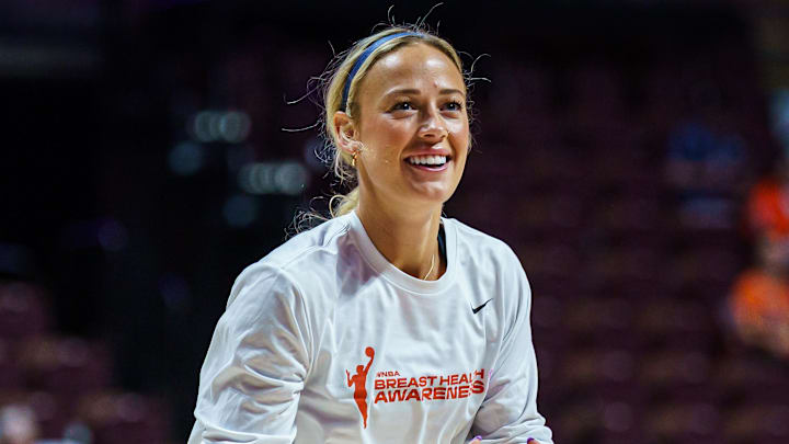 Aug 17, 2025; Uncasville, Connecticut, USA; Indiana Fever guard Sophie Cunningham (8) warms up before the start of the game against the Connecticut Sun at Mohegan Sun Arena. Mandatory Credit: David Butler II-Imagn Images Aug 17, 2025; Uncasville, Connecticut, USA; Indiana Fever guard Sophie Cunningham (8) warms up before the start of the game against the Connecticut Sun at Mohegan Sun Arena. Mandatory Credit: David Butler II-Imagn Images