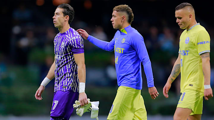 Óscar Jiménez fue abucheado en el Estadio Azteca y ahora fue criticado por una mala actitud con su compañero Emilio Lara.
