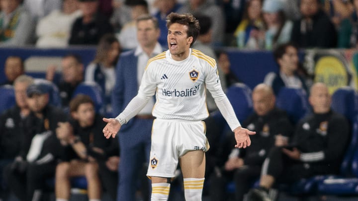 'El Tráfico' encounter between LAFC and LA Galaxy provided an exciting showdown in the MLS's eighth round, culminating in LAFC's triumph with a 2-1 result.