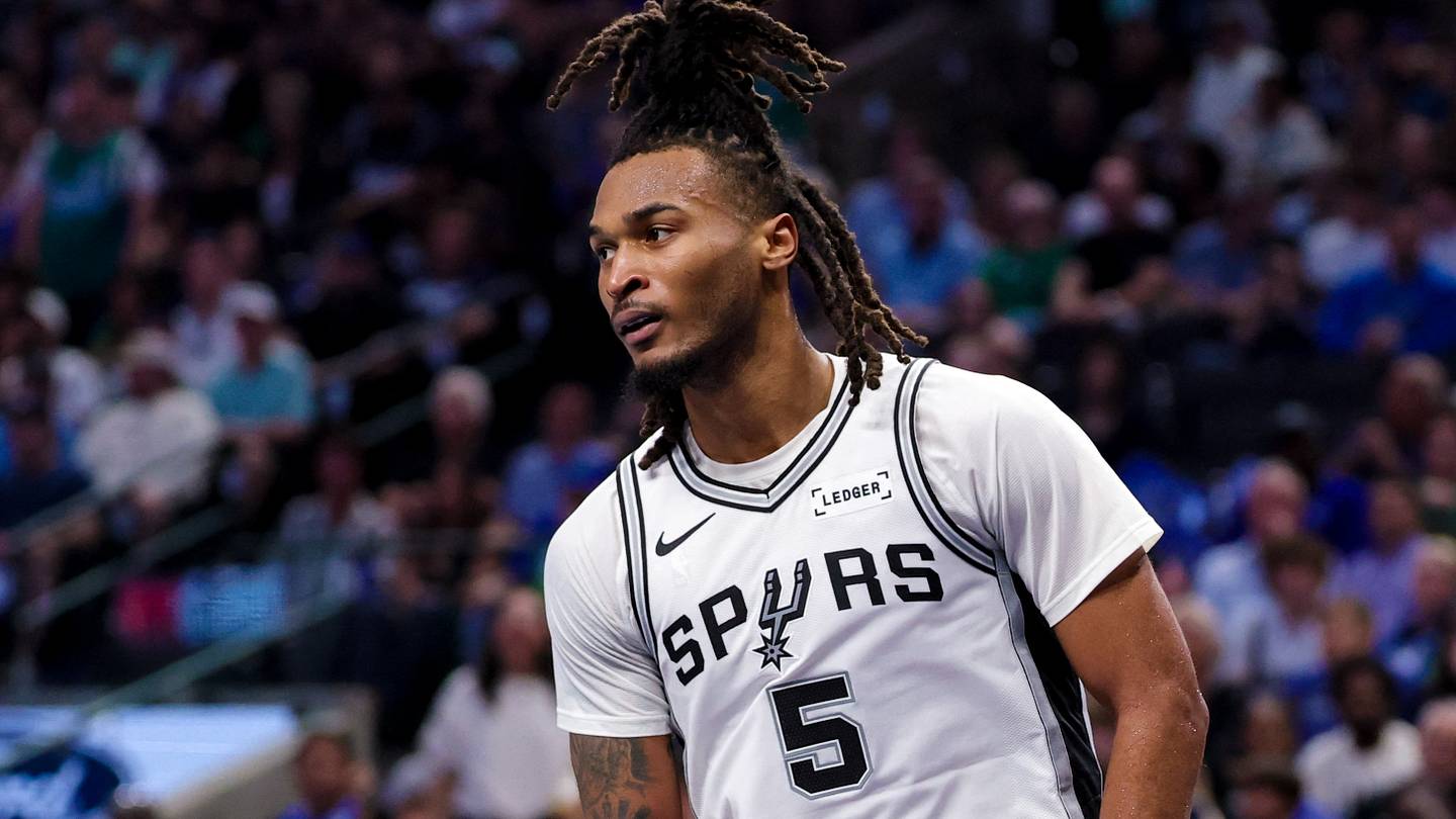 Stephon Castle’s improved shooting takes defenses’ best coverage against the Spurs off the table