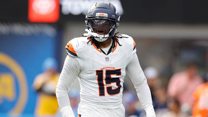 INGLEWOOD, CA - SEPTEMBER 21: Denver Broncos linebacker Nik Bonitto (15) celebrates a sack during the NFL, American Football Herren, USA game between the Denver Broncos and the Los Angeles Chargers on September 21, 2025, at SoFi Stadium in Inglewood, CA. INGLEWOOD, CA - SEPTEMBER 21: Denver Broncos linebacker Nik Bonitto (15) celebrates a sack during the NFL, American Football Herren, USA game between the Denver Broncos and the Los Angeles Chargers on September 21, 2025, at SoFi Stadium in Inglewood, CA.