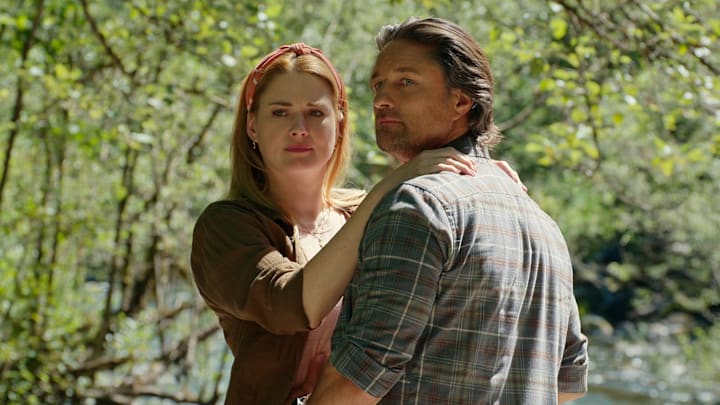 Virgin River. (L to R) Alexandra Breckenridge as Mel Monroe, Martin Henderson as Jack Sheridan in episode 504 of Virgin River. Cr. Courtesy of Netflix © 2023