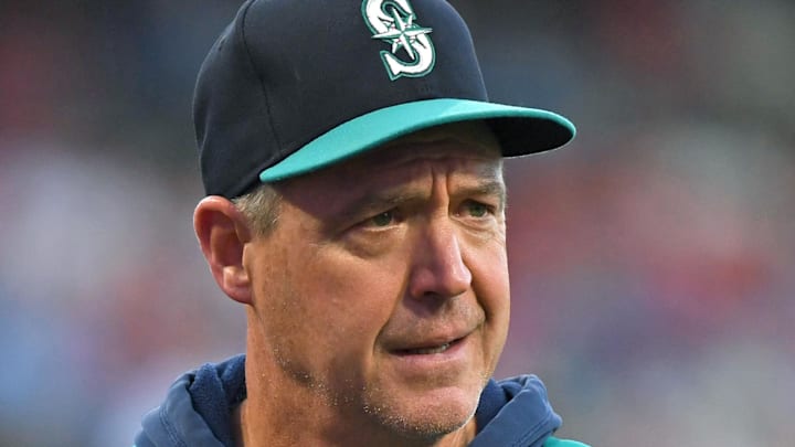 Seattle Mariners manager Dan Wilson (6) walks to the dugout against the Philadelphia Phillies at Citizens Bank Park on Aug. 19. Seattle Mariners manager Dan Wilson (6) walks to the dugout against the Philadelphia Phillies at Citizens Bank Park on Aug. 19.
