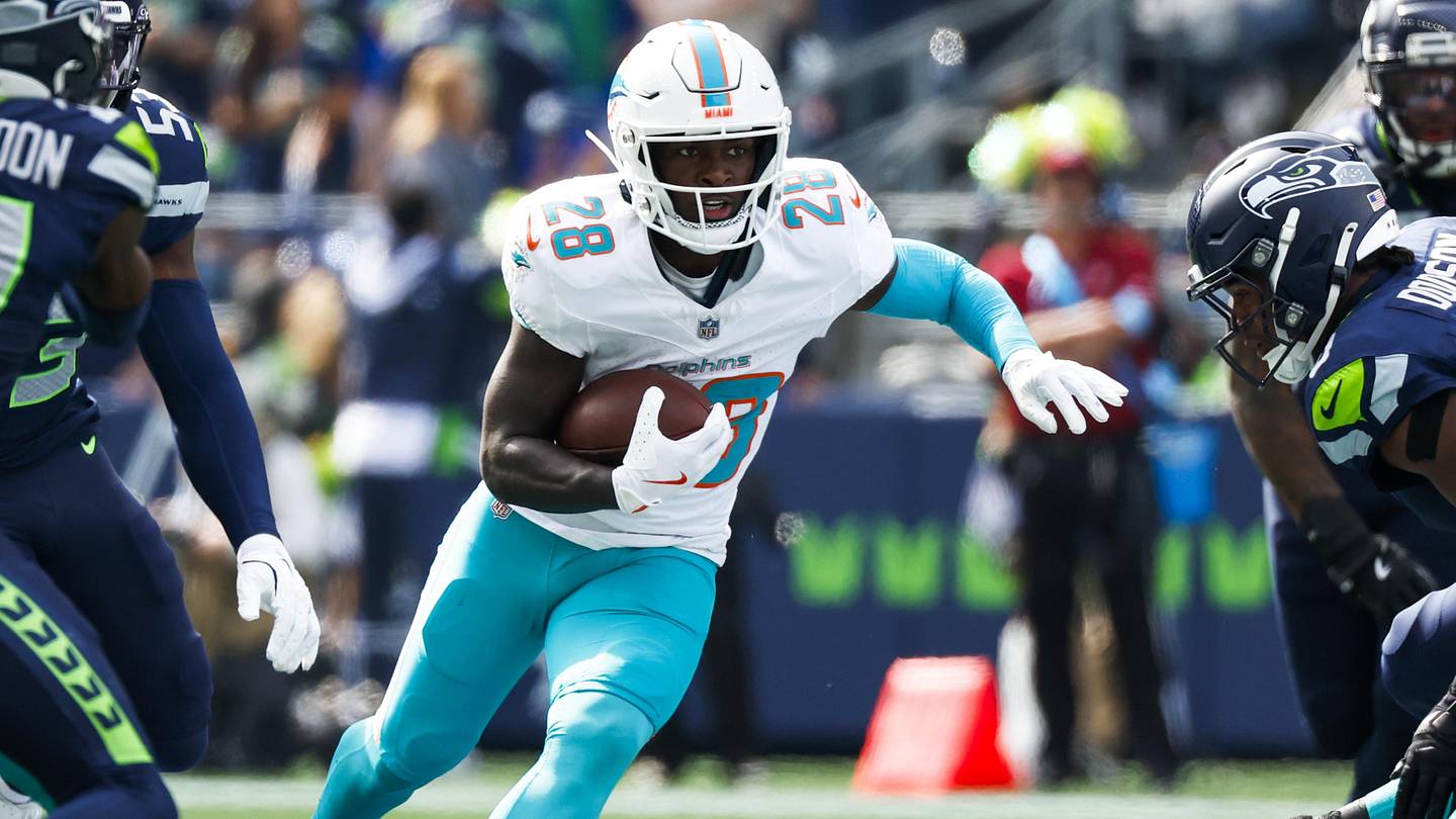 De’Von Achane, Josh Jacobs Among 5 Fantasy Football Running 