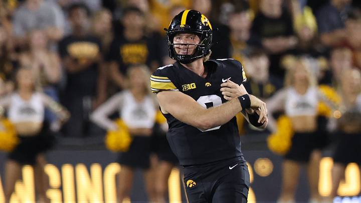 Sep 12, 2026; Iowa City, Iowa, USA; Iowa Hawkeyes quarterback Hank Brown (9) passes the ball against the Iowa State Cyclones during the fourth quarter at Kinnick Stadium. Mandatory Credit: Reese Strickland-Imagn Images Sep 12, 2026; Iowa City, Iowa, USA; Iowa Hawkeyes quarterback Hank Brown (9) passes the ball against the Iowa State Cyclones during the fourth quarter at Kinnick Stadium. Mandatory Credit: Reese Strickland-Imagn Images