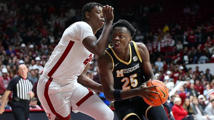 Jan 27, 2026; Tuscaloosa, Alabama, USA; Alabama Crimson Tide forward Aiden Sherrell (22) guards Missouri Tigers guard Mark Mitchell (25) during the first half at Coleman Coliseum. Mandatory Credit: David Leong-Imagn Images Jan 27, 2026; Tuscaloosa, Alabama, USA; Alabama Crimson Tide forward Aiden Sherrell (22) guards Missouri Tigers guard Mark Mitchell (25) during the first half at Coleman Coliseum. Mandatory Credit: David Leong-Imagn Images