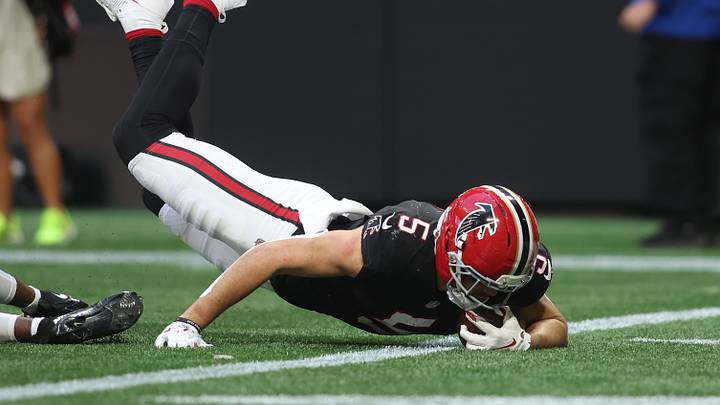 Atlanta Falcons wide receiver Drake London scored a touchdown after being examined for a concussion. Atlanta Falcons wide receiver Drake London scored a touchdown after being examined for a concussion.