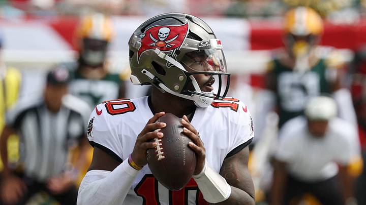 Tampa Bay Buccaneers quarterback Jalon Daniels (10) looks to throw the ball against the Green Bay Packers Tampa Bay Buccaneers quarterback Jalon Daniels (10) looks to throw the ball against the Green Bay Packers