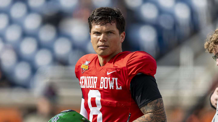 Jan 28, 2025; Mobile, AL, USA; National team quarterback Dillon Gabriel of Oregon (8) pauses after practice during Senior Bowl practice for the National team at Hancock Whitney Stadium. Mandatory Credit: Vasha Hunt-Imagn Images Jan 28, 2025; Mobile, AL, USA; National team quarterback Dillon Gabriel of Oregon (8) pauses after practice during Senior Bowl practice for the National team at Hancock Whitney Stadium. Mandatory Credit: Vasha Hunt-Imagn Images