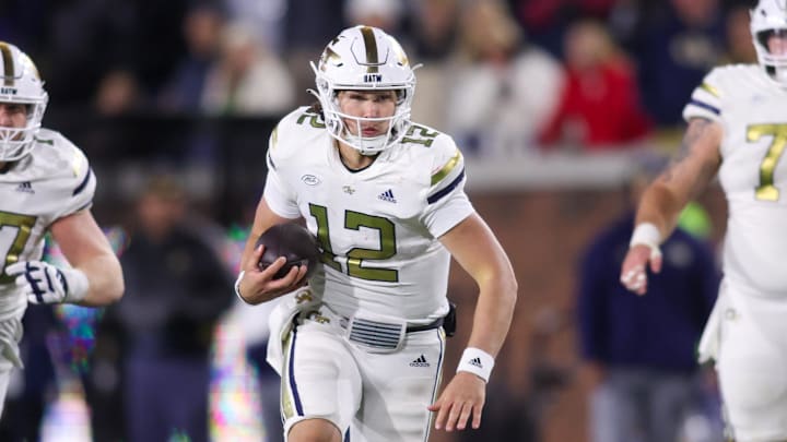 The Florida Gators are expected to host a quarterback as part of its first visit weekend of the portal window.